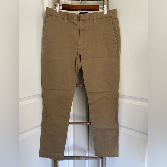 Men’s Banana Republic Fulton Chino - Size 34x32 - Color: Khaki - Picture 2 of 6